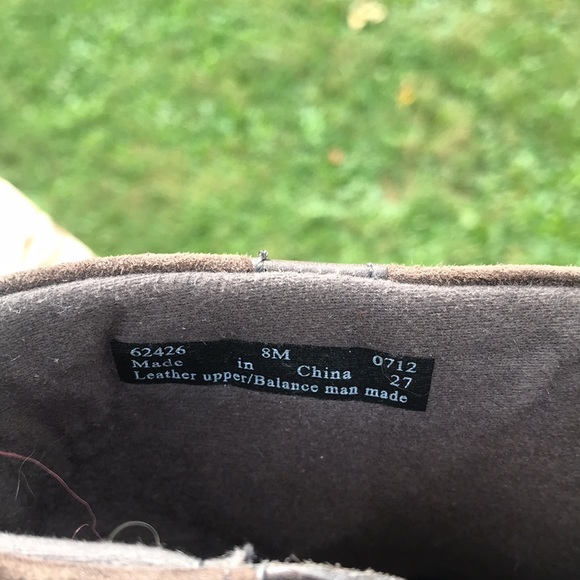 Clarks booties size 8 like new !! Save $$ - Picture 4 of 6